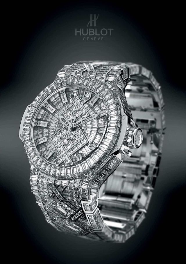 Đồng hồ The Hublot đính 1.200 viên kim cương và vàng trắng, thiết kế độc đáo.