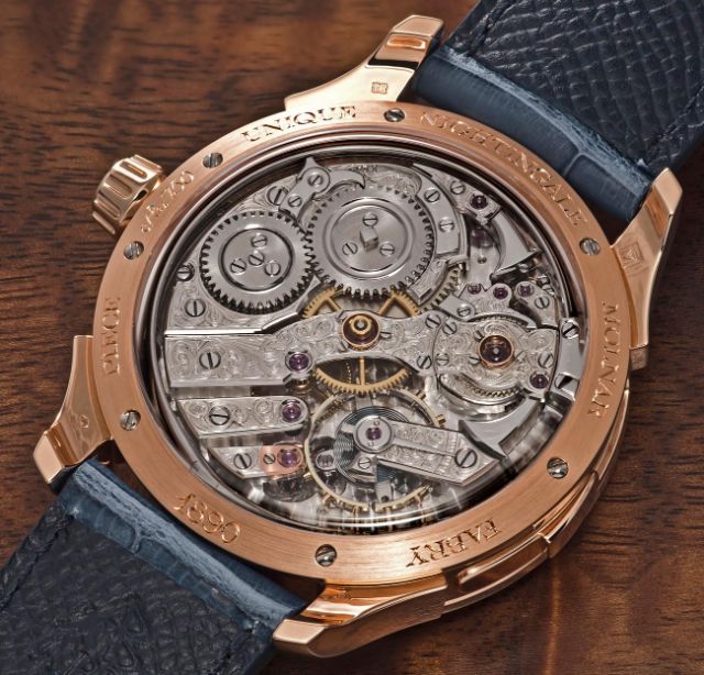 Đồng hồ Unique Minute Repeater chế tác riêng từ vàng 18K và cơ chế chuông tinh xảo.