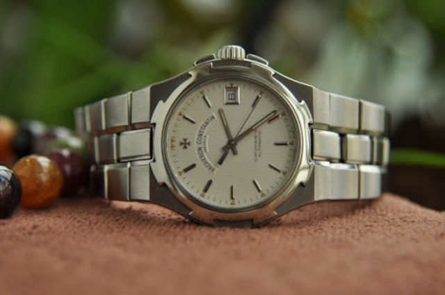 Giá đồng hồ Vacheron Constantin Overseas