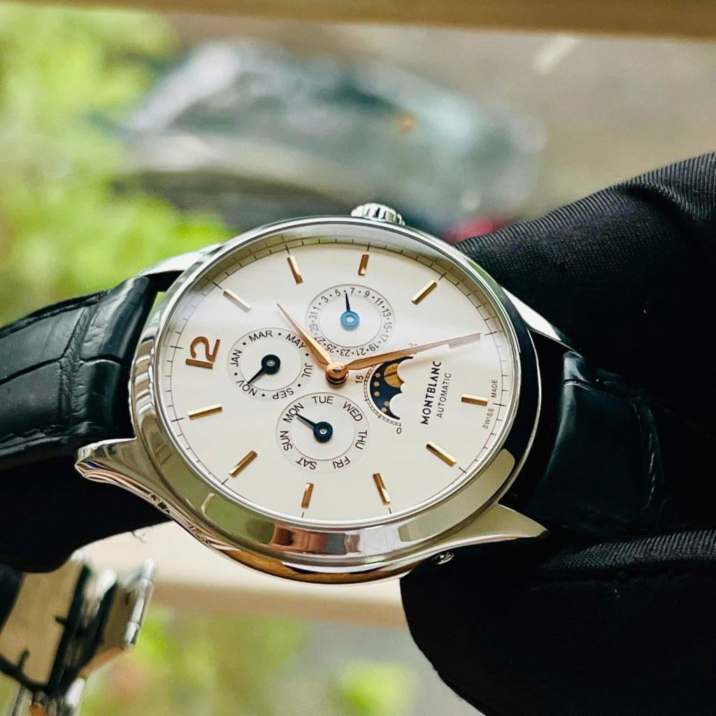Mặt số bạc opaline, lịch lãm, dễ nhìn