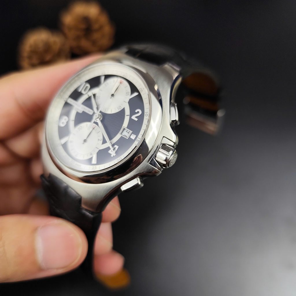 Núm xoay và nút bấm chrono dễ thao tác